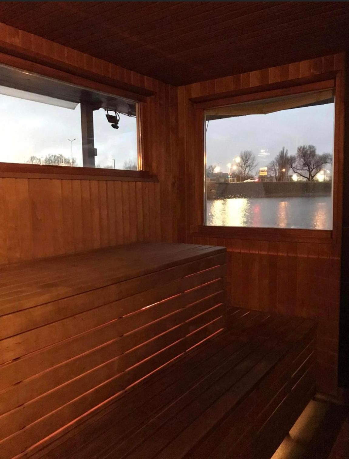 فندق Houseboat On The Water لييبايا المظهر الخارجي الصورة