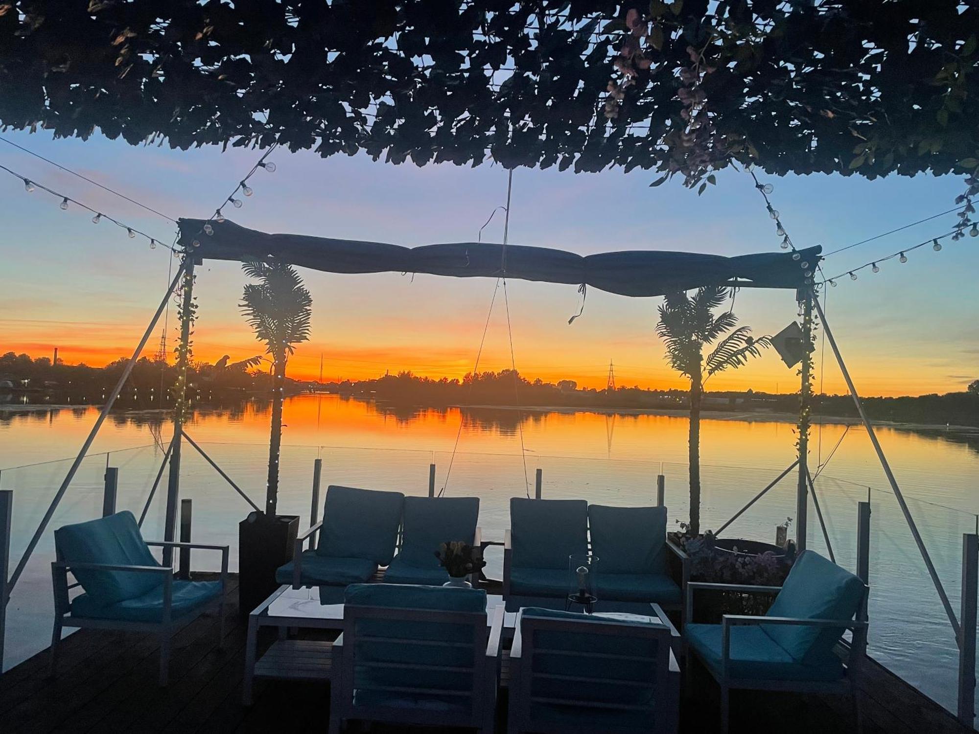 فندق Houseboat On The Water لييبايا المظهر الخارجي الصورة