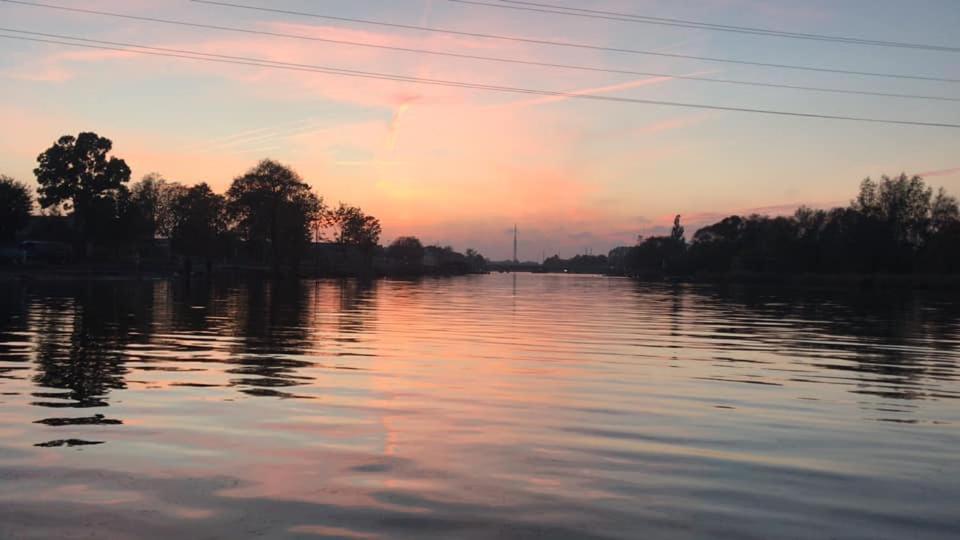 فندق Houseboat On The Water لييبايا المظهر الخارجي الصورة