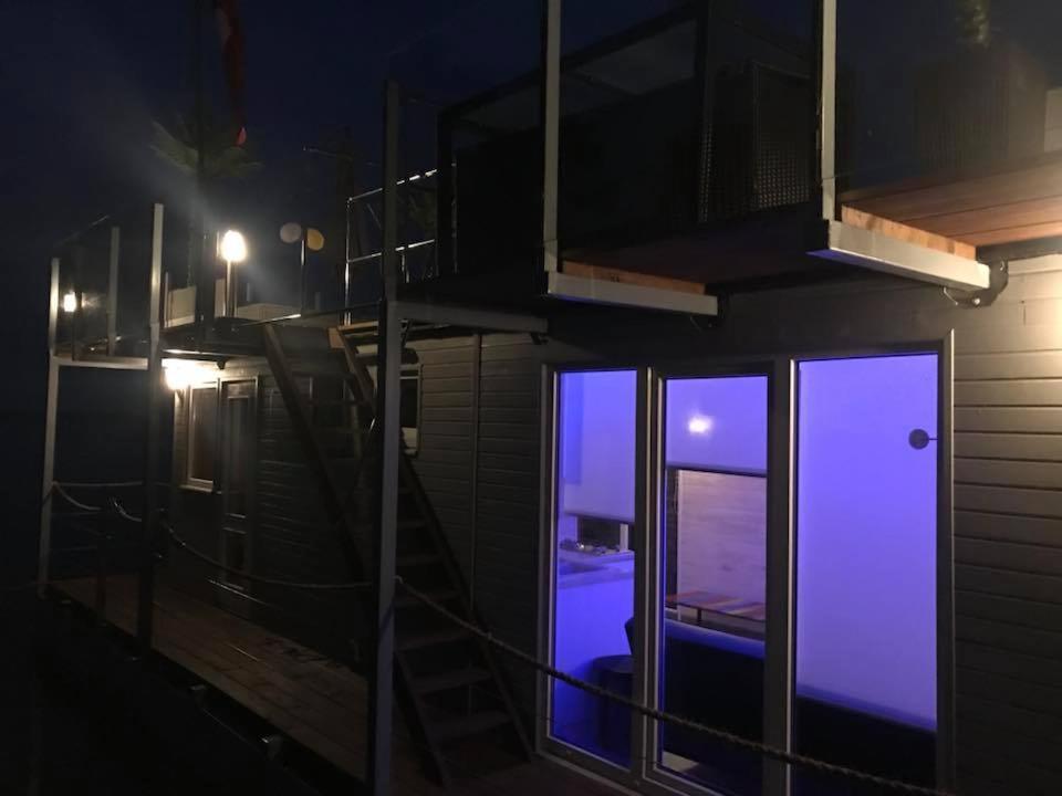 فندق Houseboat On The Water لييبايا المظهر الخارجي الصورة
