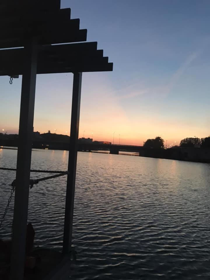 فندق Houseboat On The Water لييبايا المظهر الخارجي الصورة